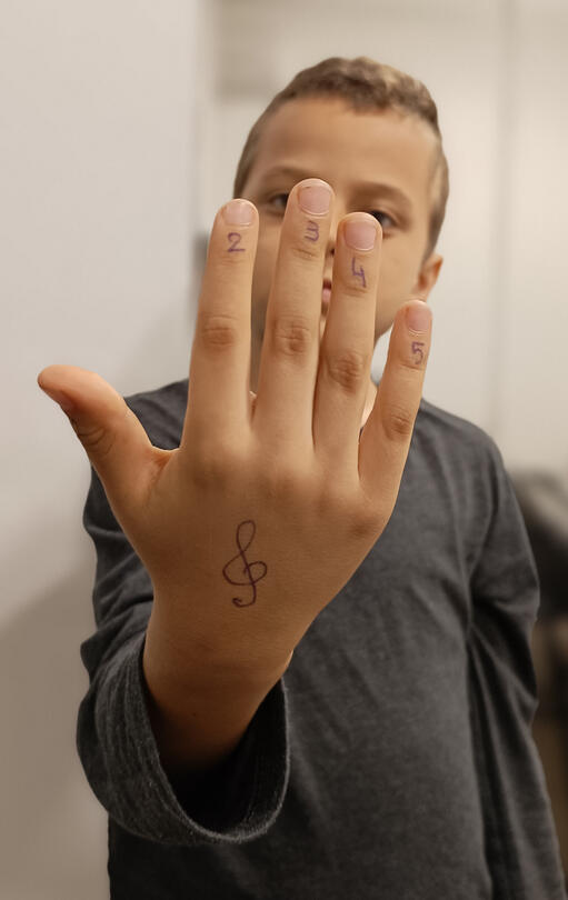 Clase de piano para niños con autismo en Sounds & Voices Academia de Música, ubicada en la Trinidad, Baruta. Caracas - Venezuela